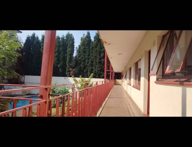 2 BEDROOM APARTMENT FOR SALE IN RANDBURG CENTRAL